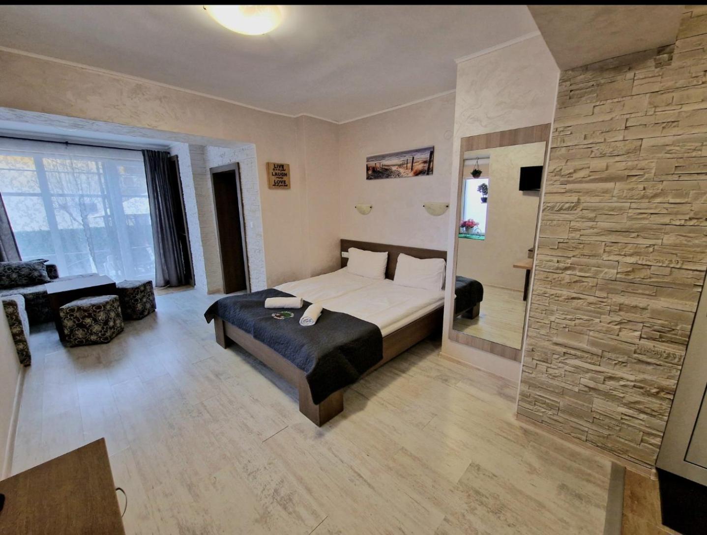 Guest House Simon Green Balcic Exterior foto