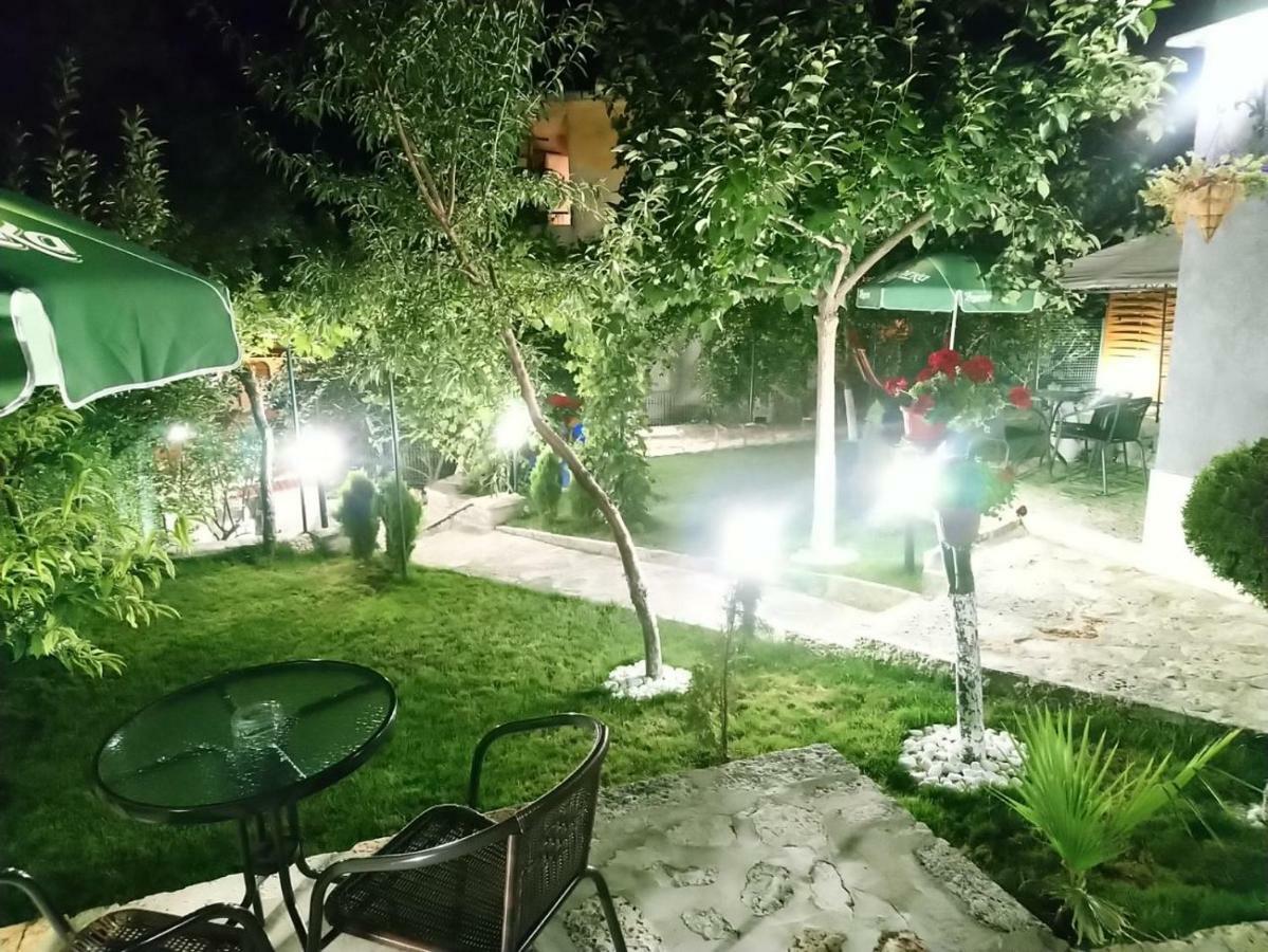 Guest House Simon Green Balcic Exterior foto